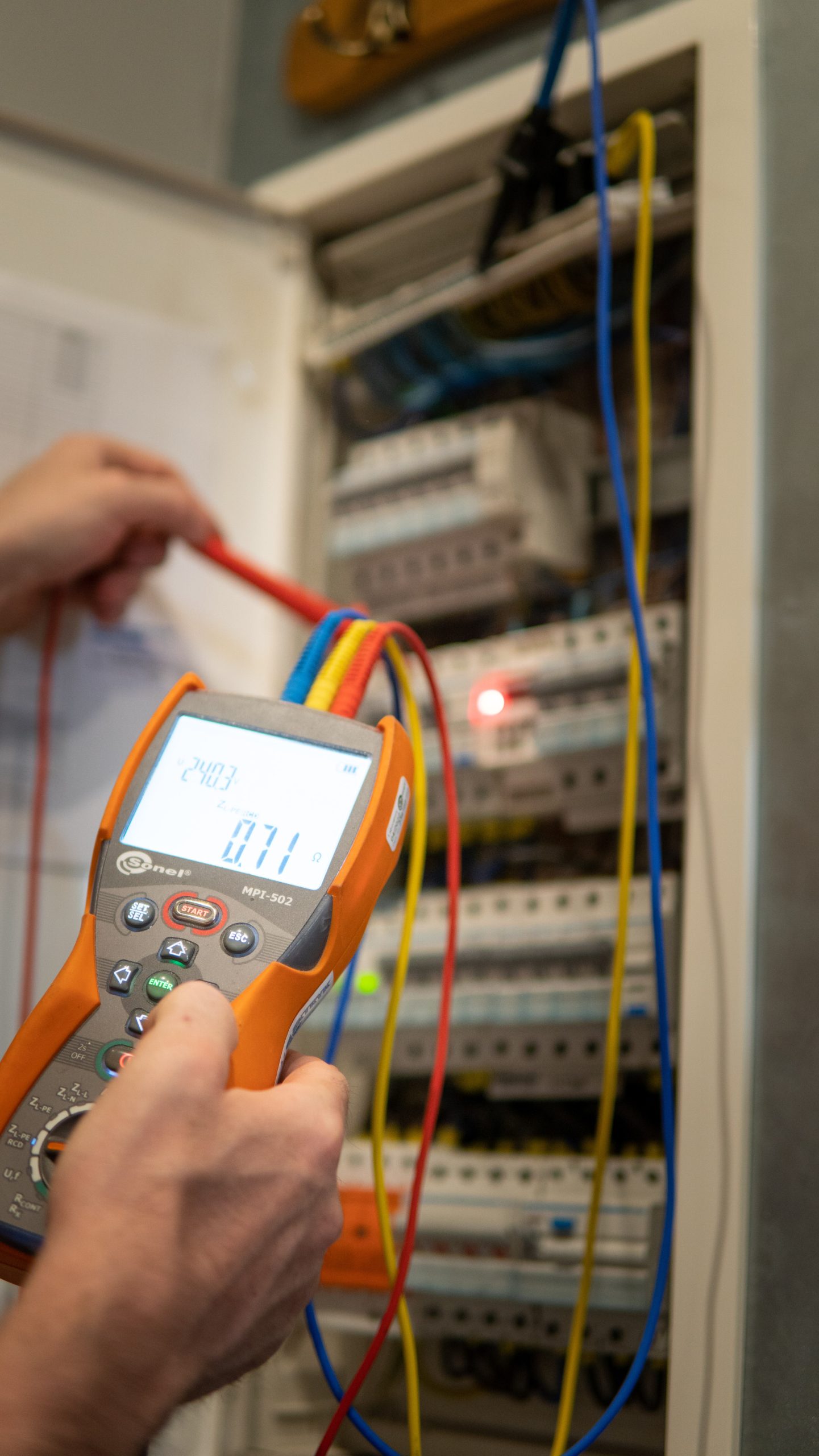 Odbiór instalacji elektrycznej w nowym domu – jakie dokumenty i pomiary są potrzebne?