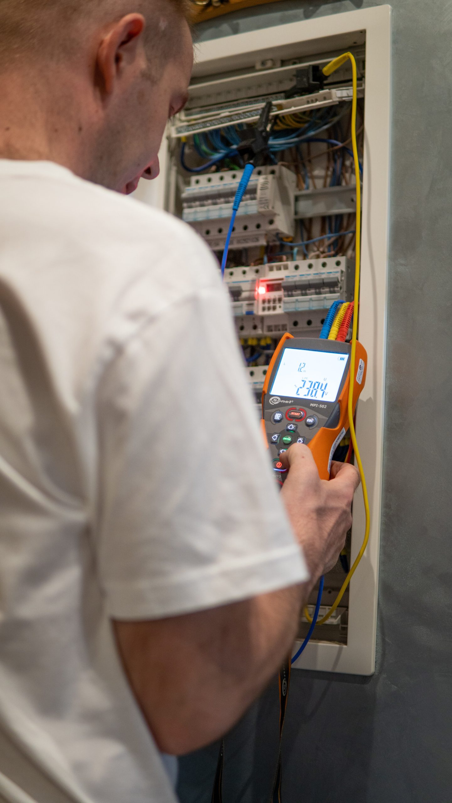 elejtryk z Wrocławia sprawdza instalację elektryczną